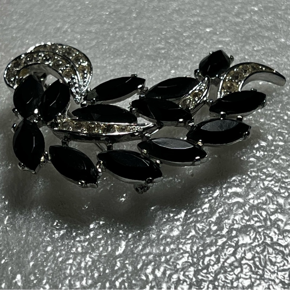 Vintage Sarah Coventry 1960s Black Diamonte Vienna Nights Floral Spray Brooch - Picture 4 of 9